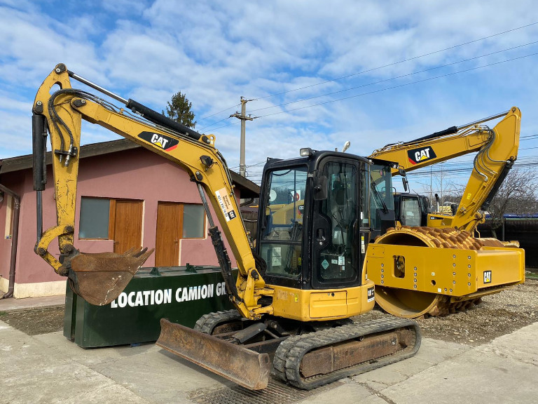 Inchiriere miniexcavator